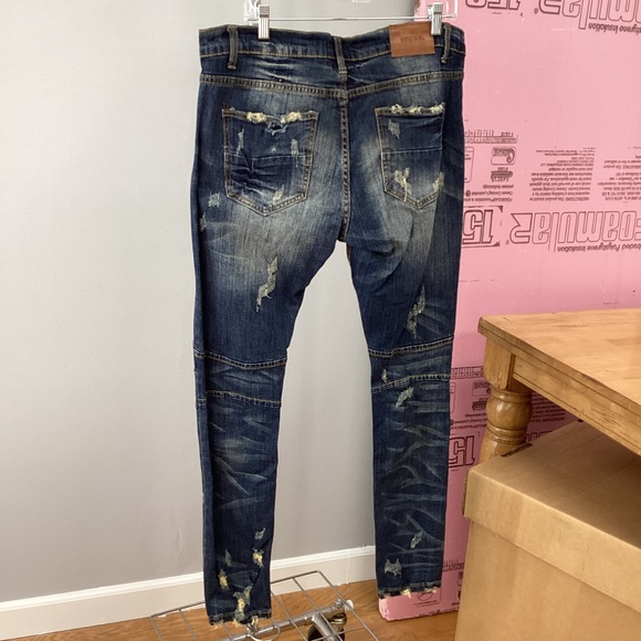 Men’s Decibel Distressed Jeans - Picture 4 of 12